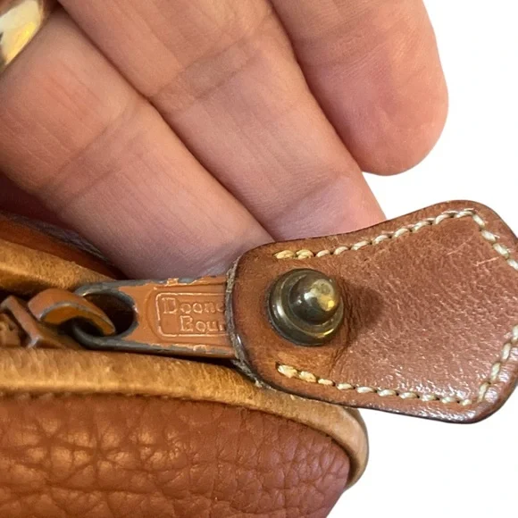 Vintage Dooney & Bourke All Weather Leather Norfolk Shoulder Bag /Satchel Tan - Picture 7 of 12